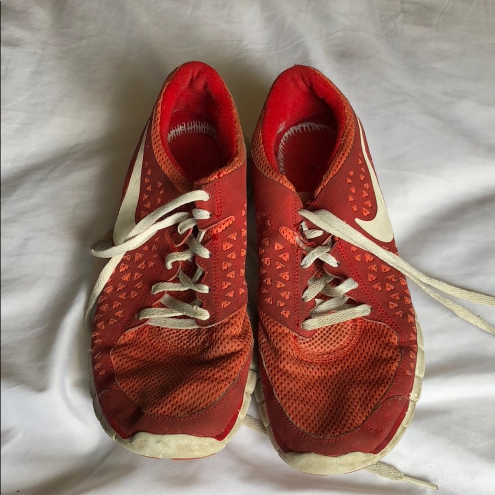Tennis shoes